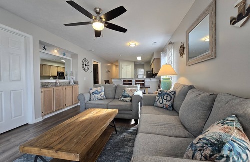 Carolina Forest Condominio | Indoor Pool, Hot Tub, Tennis, Central Location