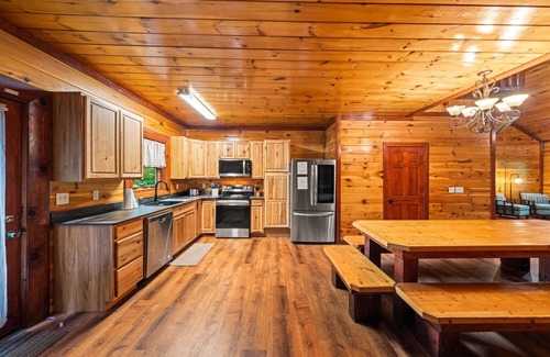 Cosby Cabina | Indoor Pool-Hot Tub-Theater-Game Room-Pet friendly