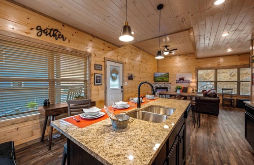 Sevierville Cabina | Indoor Pool | Hot Tub | Nerf Wars | Pet-friendly