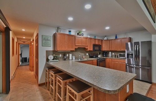 Gouldsboro Casa | 4BR Big Bass Lake house in Heart of Poconos. /HotTub/Beach/Lakes/Pools/GameRoom
