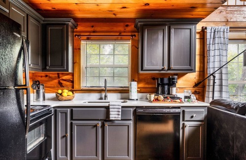 Gatlinburg Cabina | Indoor Pool & Movies - Near DT Gatlinburg