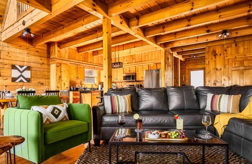 Chalet Village Cabina | IndoorPool | 2 Suites | View | HotTub | GmRm | PS5