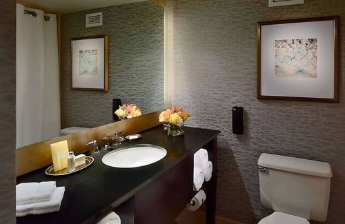 Uptown Hotel | Indulge in Home Like Comfort! Close to Contemporary Arts Museum Houston, w/ Pool