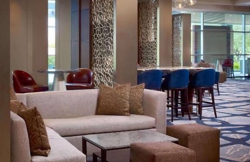 Uptown Hotel | Indulge in Home Like Comfort! Close to Contemporary Arts Museum Houston, w/ Pool
