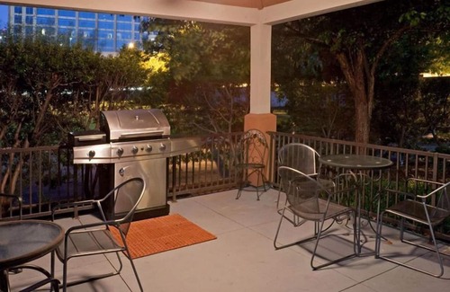 Far North Dallas Apartamento | Indulge in Home-Like Comfort! Pet-Friendly, Near Museum of Biblical Art