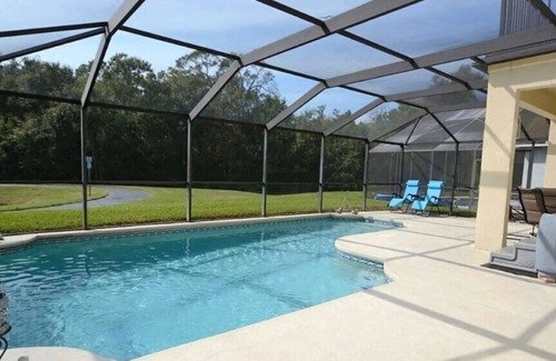 Cumbrian Lakes Casa | ¡Casa de 4 dormitorios con piscina privada de Disney Orlando con hermosa vista al agua, bañera de hidromasaje y terraza al aire libre!