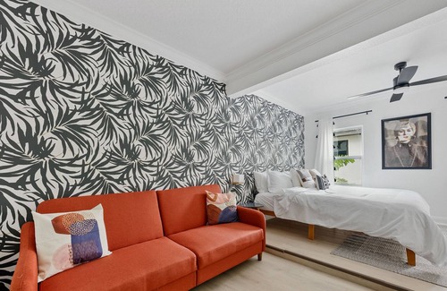 Victoria Park Casa | Indulge in Luxury Fit for a Queen: The Cersei Lannister Suite at KarINN Unit 6