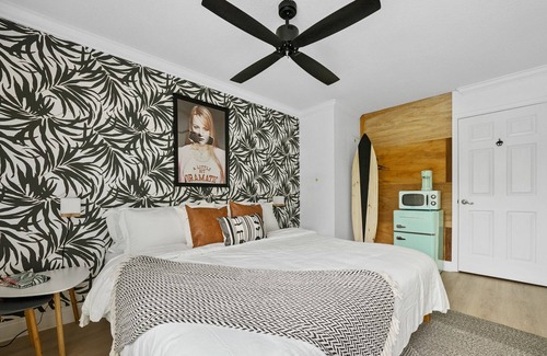 Victoria Park Casa | Indulge in Luxury and Channel Your Inner Mean Girl w/ the Regina George Suite Un