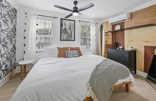 Victoria Park Casa | Indulge in Miranda Priestly Suite's Luxe at Las Olas Guesthouse Unit 7