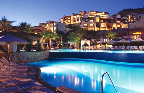 Sunset Beach Complejo | Indulge in Paradise: Luxury Beach Resort in Cabo San Lucas
