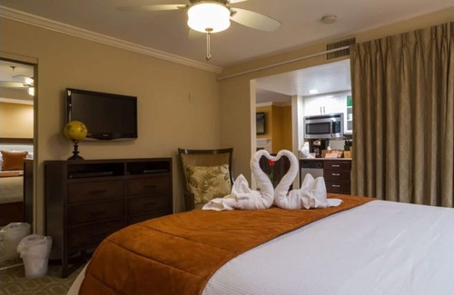 Coronado Complejo | Indulge in Paradise at Coronado Beach Resort : Min 7 day -Sunday to Sunday