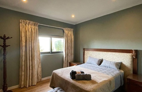 Milnerton Cama Y Desayuno | Indulge into our beautiful Sunset Vista villa, 5min away from the beach.
