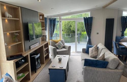 Tattershall Casa | Indulgence Lakeside Lodge i3 with hot tub, private fishing peg situated at Tattershall Lakes Country Park