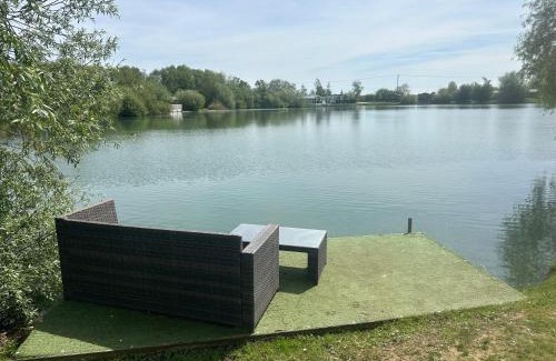 Tattershall Casa | Indulgence lakeside lodge i1 with hot tub, private fishing peg situated at Tattershall Lakes Country Park