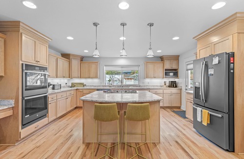 Ashland Casa | Indulgent Retreat: 3 King Suites, Pool & Hot Tub