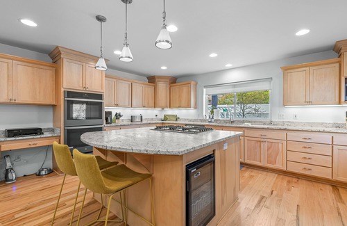 Ashland Casa | Indulgent Retreat: 3 King Suites, Pool & Hot Tub