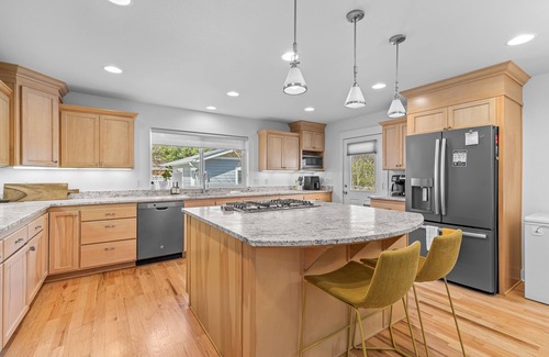 Ashland Casa | Indulgent Retreat: 3 King Suites, Pool & Hot Tub
