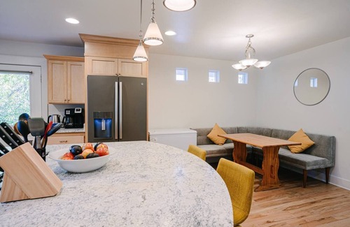 Ashland Casa | Indulgent Retreat: 3 King Suites, Pool & Hot Tub
