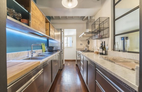 Rione III Colonna Apartamento | Industrial Chic Loft Apartment in Historical Building