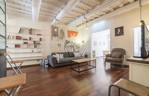 Rione III Colonna Apartamento | Industrial Chic Loft Apartment in Historical Building