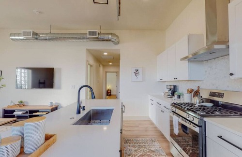 Nob Hill Condominio | Industrial Condo|Outdoor Space|Nob Hill