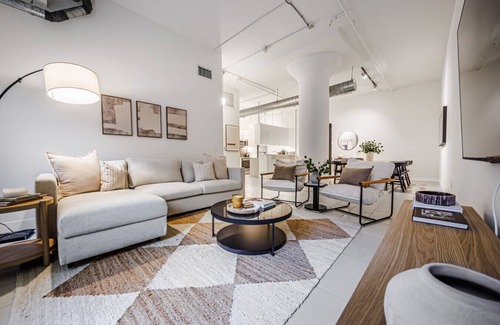 Historic Core Apartamento | Industrial-Style 2BR Condo Downtown LA W/Rooftop