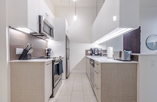 Historic Core Apartamento | Industrial-Style 2BR Condo Downtown LA W/Rooftop