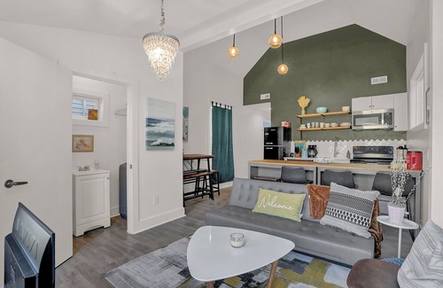 Fountain Square Cabaña | Indy Blue Modern 2-Bed Cottage Gem Downtown Bliss