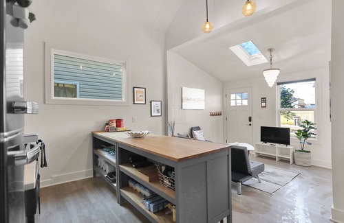Fountain Square Cabaña | Indy Blue Modern 2-Bed Cottage Gem Downtown Bliss