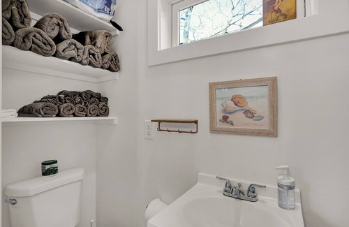 Fountain Square Cabaña | Indy Blue Modern 2-Bed Cottage Gem Downtown Bliss