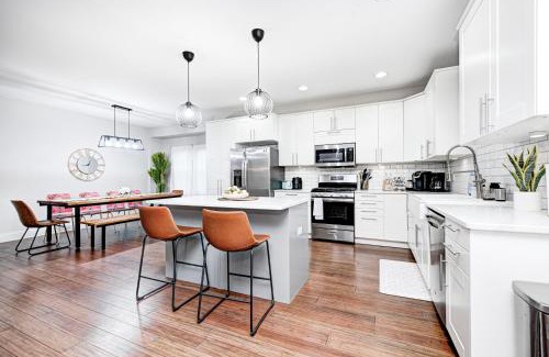 Fountain Square Casa | Indy Getaway - 5BR - Sleeps 16 - Arcade games - Best for families