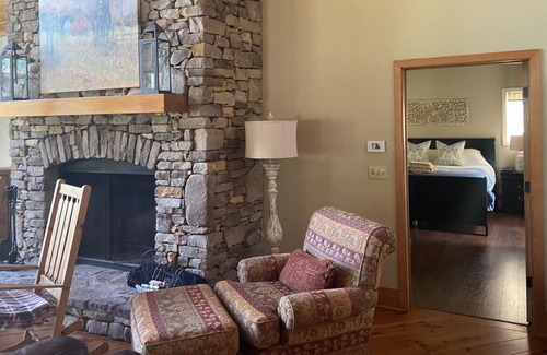 Drasco Chalet De Esquí | Infamous beauty at Stone Pebble Place!