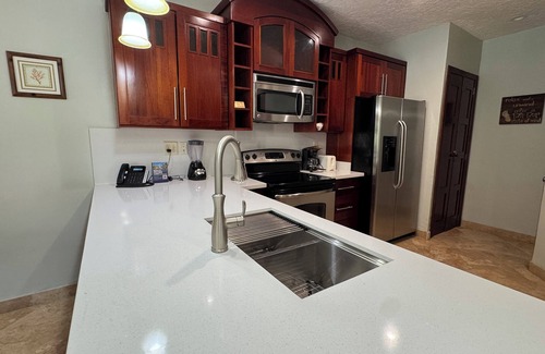Antoneys Cay Condominio | Bay Infinito; Lujo de 2 dormitorios / 2 baños condominio
