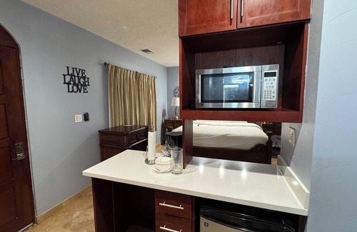 Antoneys Cay Condominio | Bay Infinito; Lujo de 2 dormitorios / 2 baños condominio