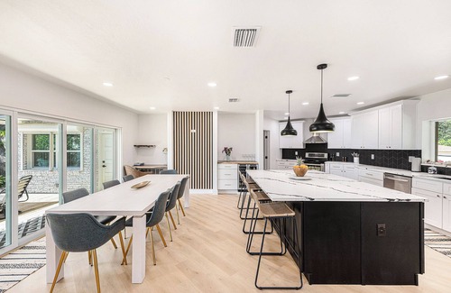 Jungle Terrace Casa | MidCentury Modern - Bay Views - Pool & Hot Tub