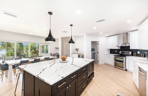 Jungle Terrace Casa | MidCentury Modern - Bay Views - Pool & Hot Tub