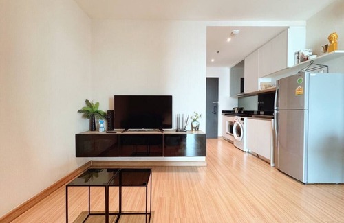 Phra Khanong Nuea Apartamento | Infinity Pool/Sky Bar/City View/1 min walk to BTS/W District/Family Friendly