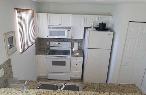 Alice Town Casa | "Infinity Poolside" - Ocean Villa 2 BR / 3 BA