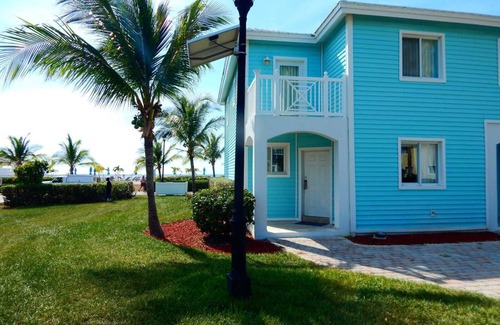 Alice Town Casa | "Infinity Poolside" - Ocean Villa 2 BR / 3 BA