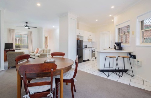 Mayfield Casa | Ingall Hearth Cosy Comfort near Newcastle Beach