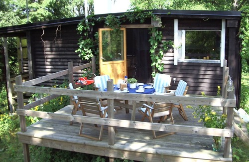 Vastra Torup Casa | Ingas Stuga, casa de vacaciones muy bien equipada en un paraje natural de 2000 m2