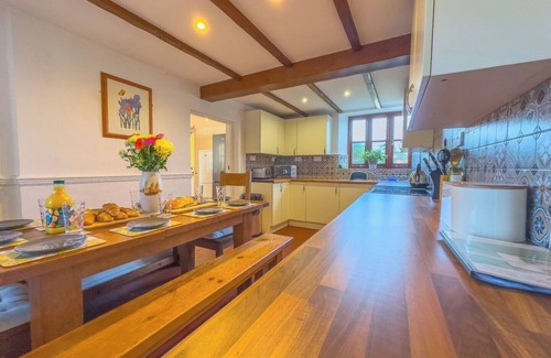 Kewstoke Casa | Inglenook Cottage (Seaside-Dog Friendly-Country Cottage-w/ l