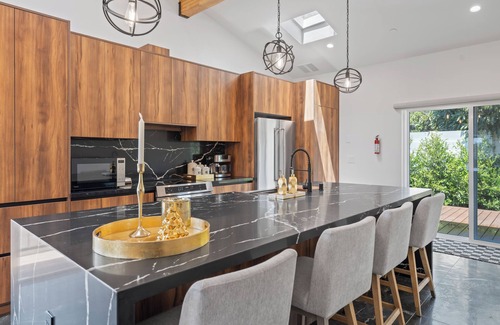 Inglewood Casa | Inglewood Hills Luxe View Home-Near LAX/SoFi/Beach