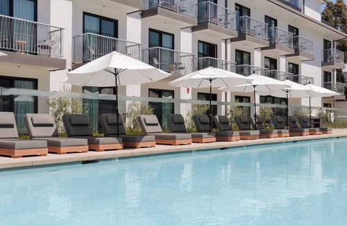 Inglewood Casa | Inglewood Relaxing Stay | Ideal For Family | Two Units w/Balcony