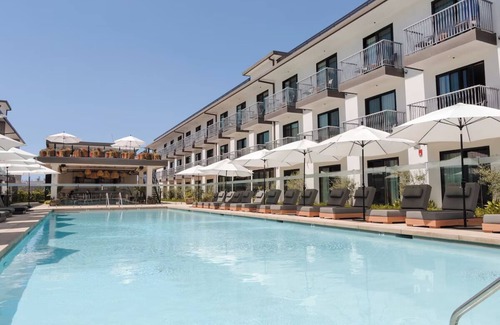 Inglewood Casa | Inglewood Relaxing Stay | Ideal For Family | Two Units w/Balcony