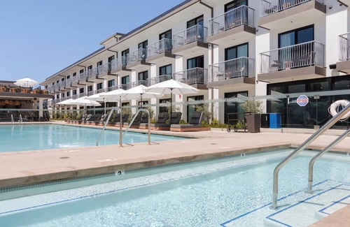 Inglewood Casa | Inglewood Relaxing Stay | Ideal For Family | Two Units w/Balcony