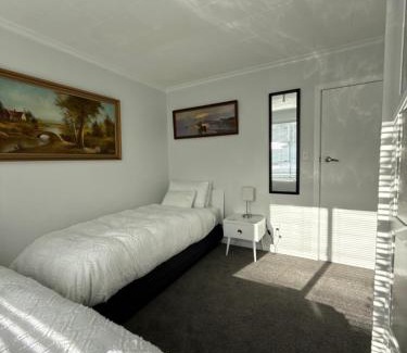 Rewa Cama Y Desayuno | Inglewood shared Home BNB