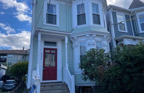 South End Apartamento | Inglis Heritage Cozy 2-Bedroom near Waterfront & Dining, Unit D
