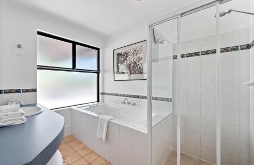 Yallingup Casa | Inji Homestead - 5 acre holiday home in Margaret river region