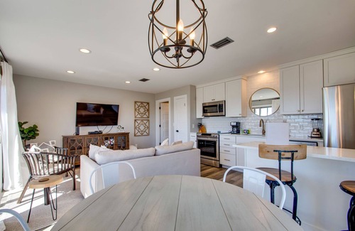 Inlet Beach Condominio | ¡Haga sus planes de primavera temprano en la unidad de esquina del piso superior "Sunny Side Up"!
